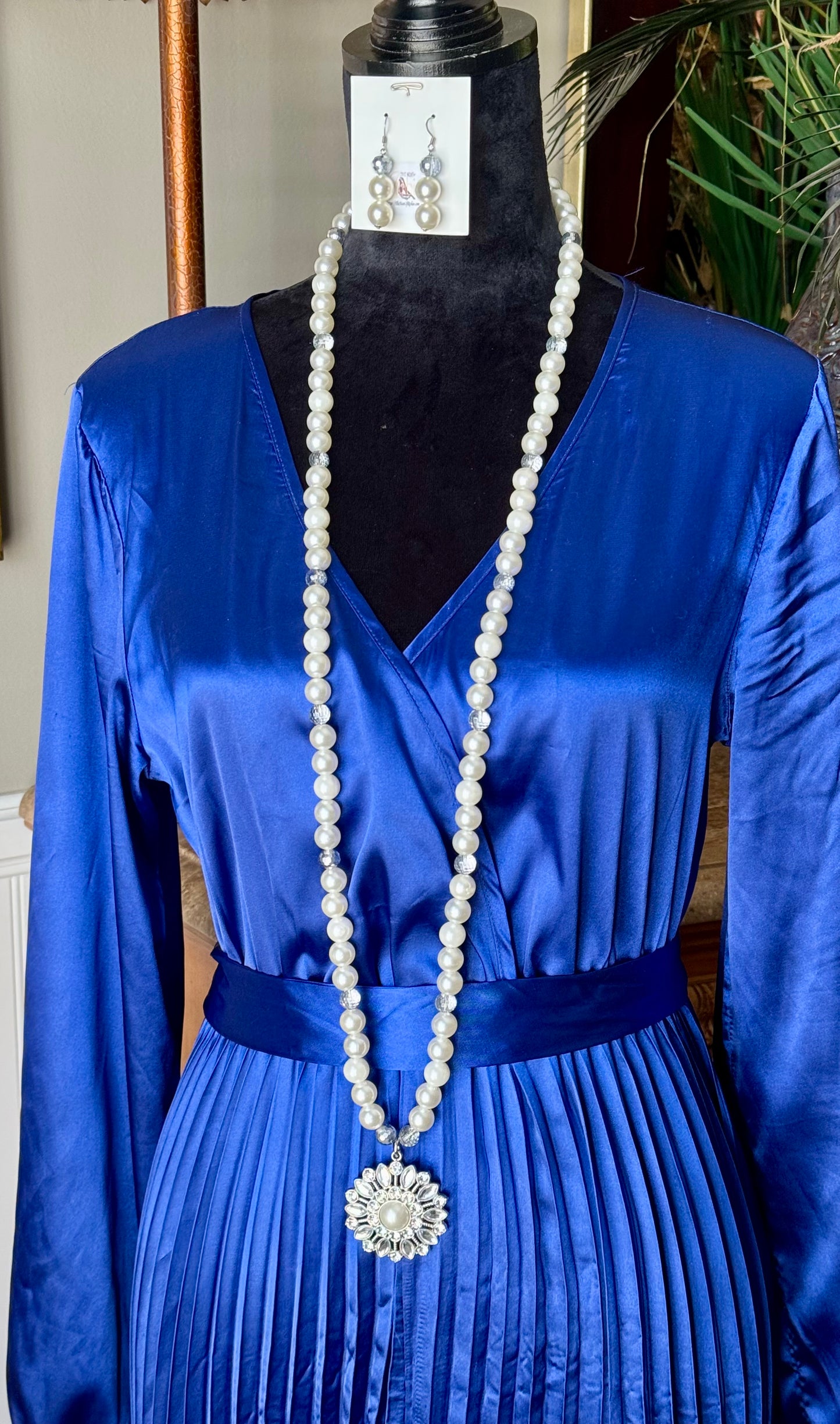 “Crystal Petunia” Long Necklace & Earrings Set