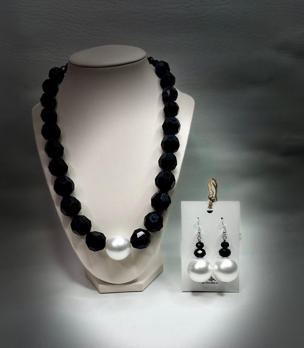 “MIDNIGHT PEARL” Necklace & Earrings Set