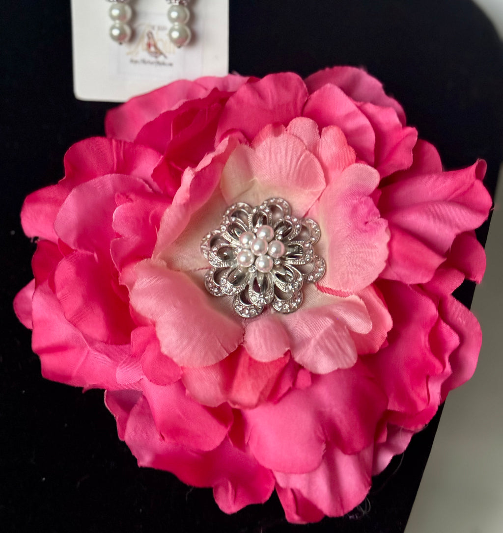 “Zaylee” Floral Brooch & Earrings Set