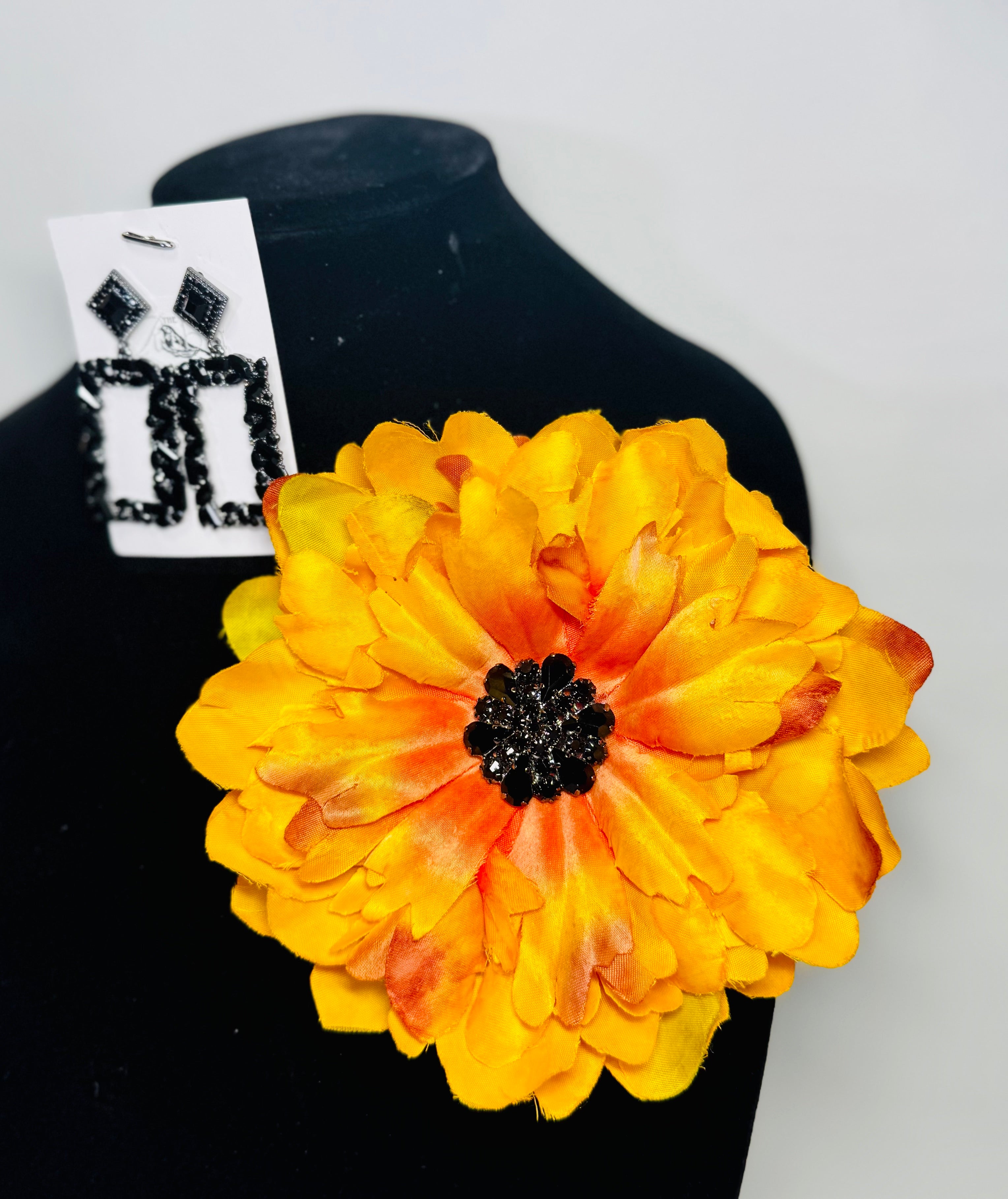 “Gold Midnight” Floral Brooch & Earrings Set