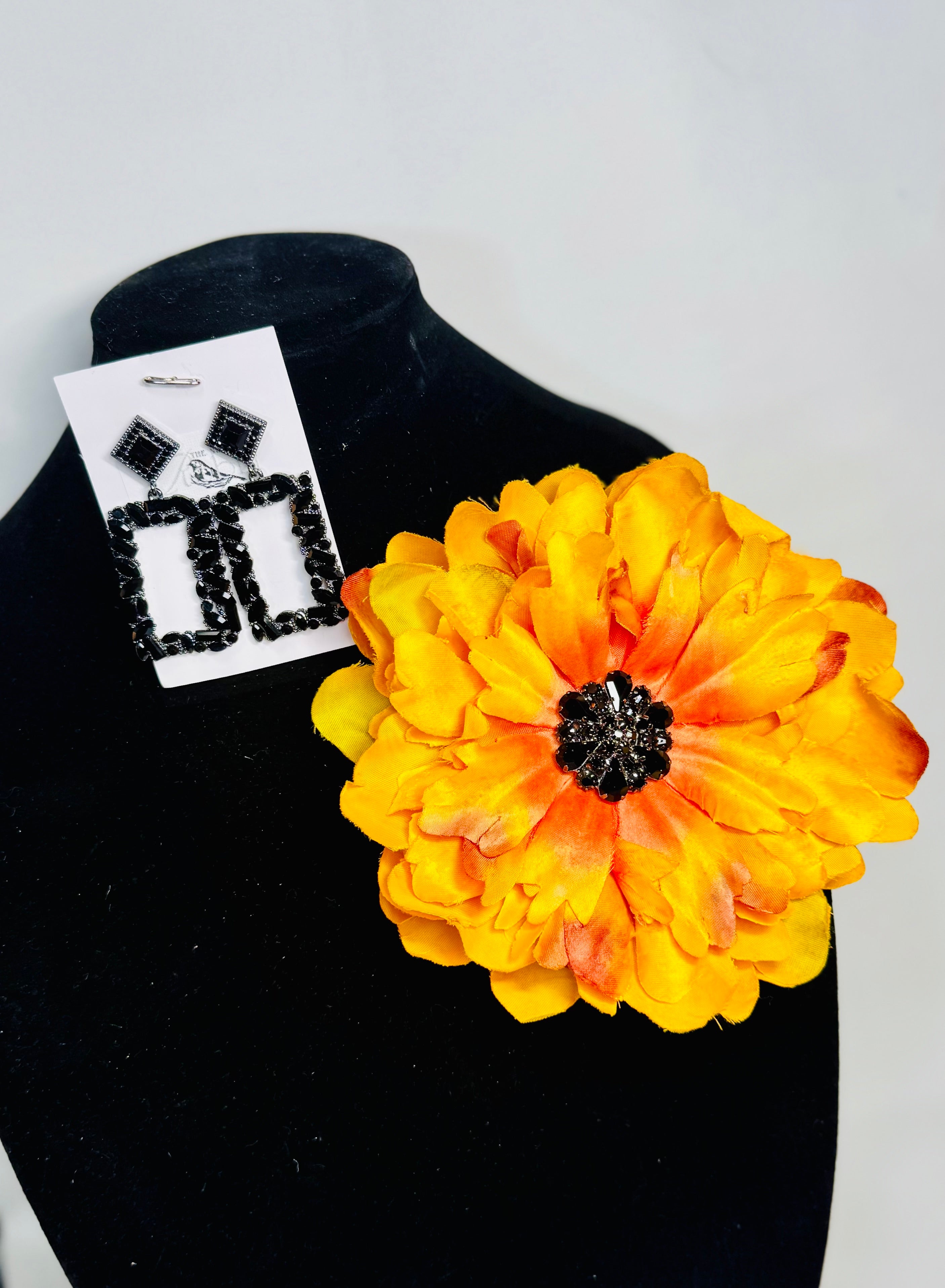 “Gold Midnight” Floral Brooch & Earrings Set