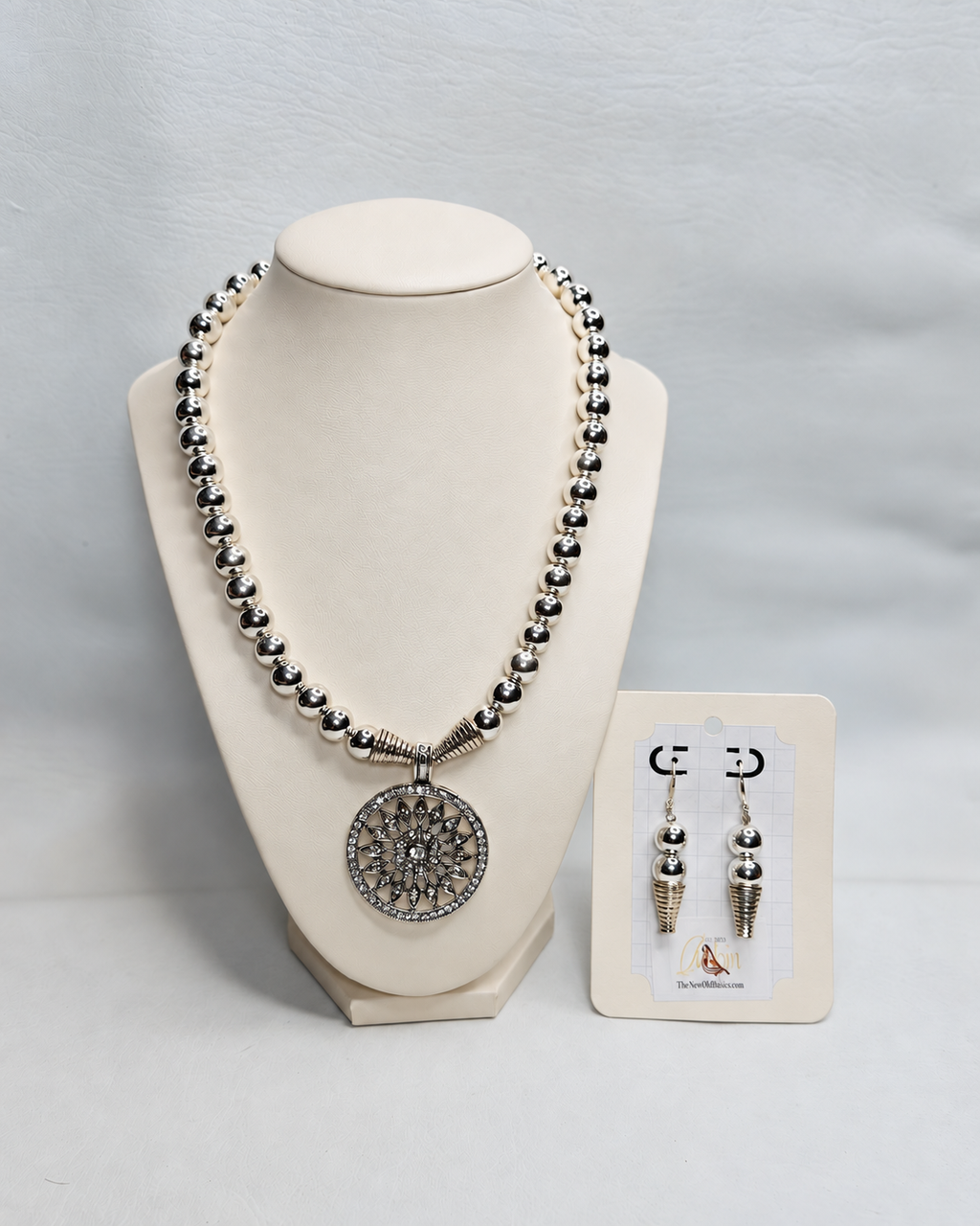 “Silver Radiance”
Necklace and Earring Set