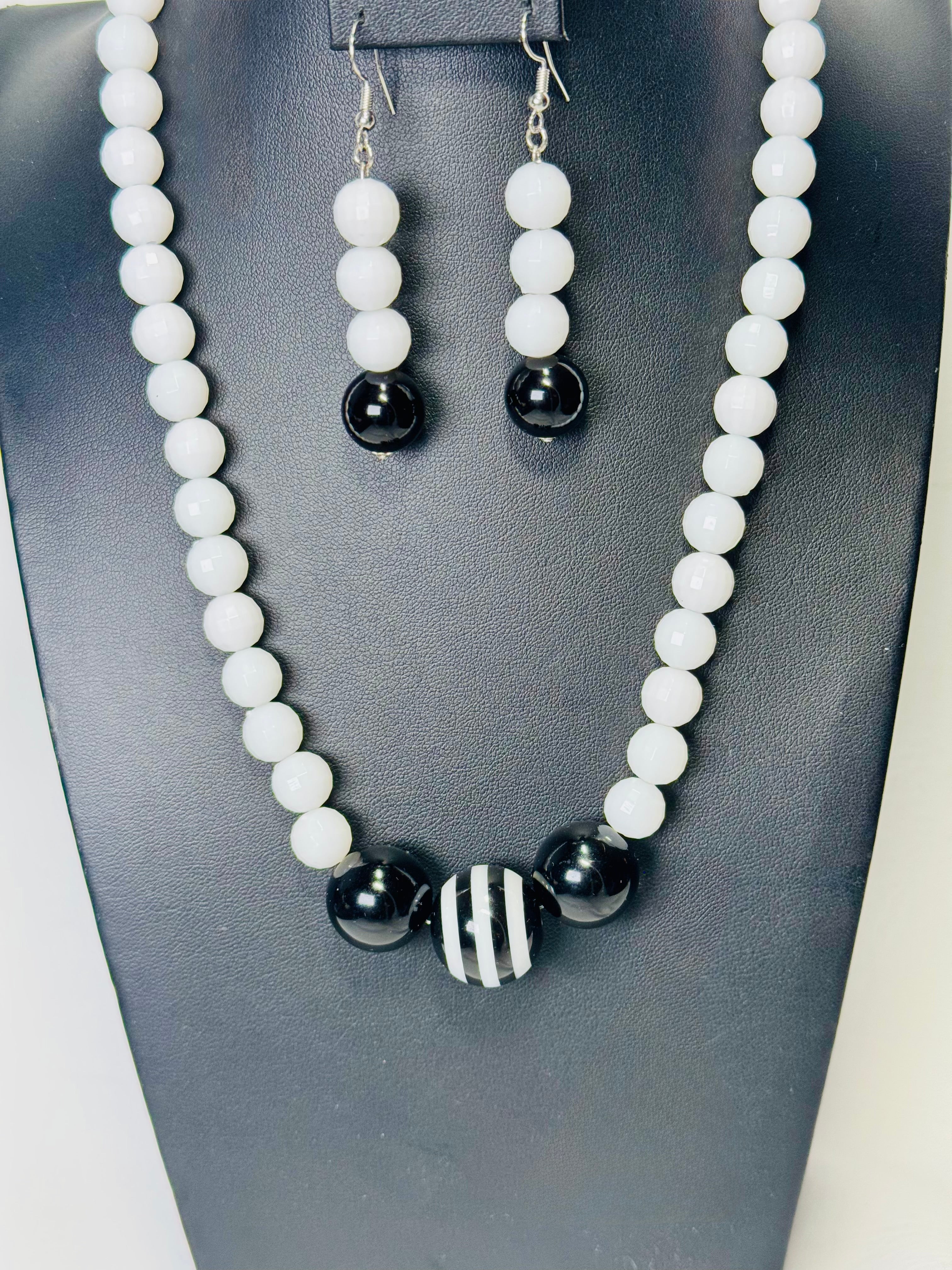 “White Lace Radiance” Necklace & Earrings Set