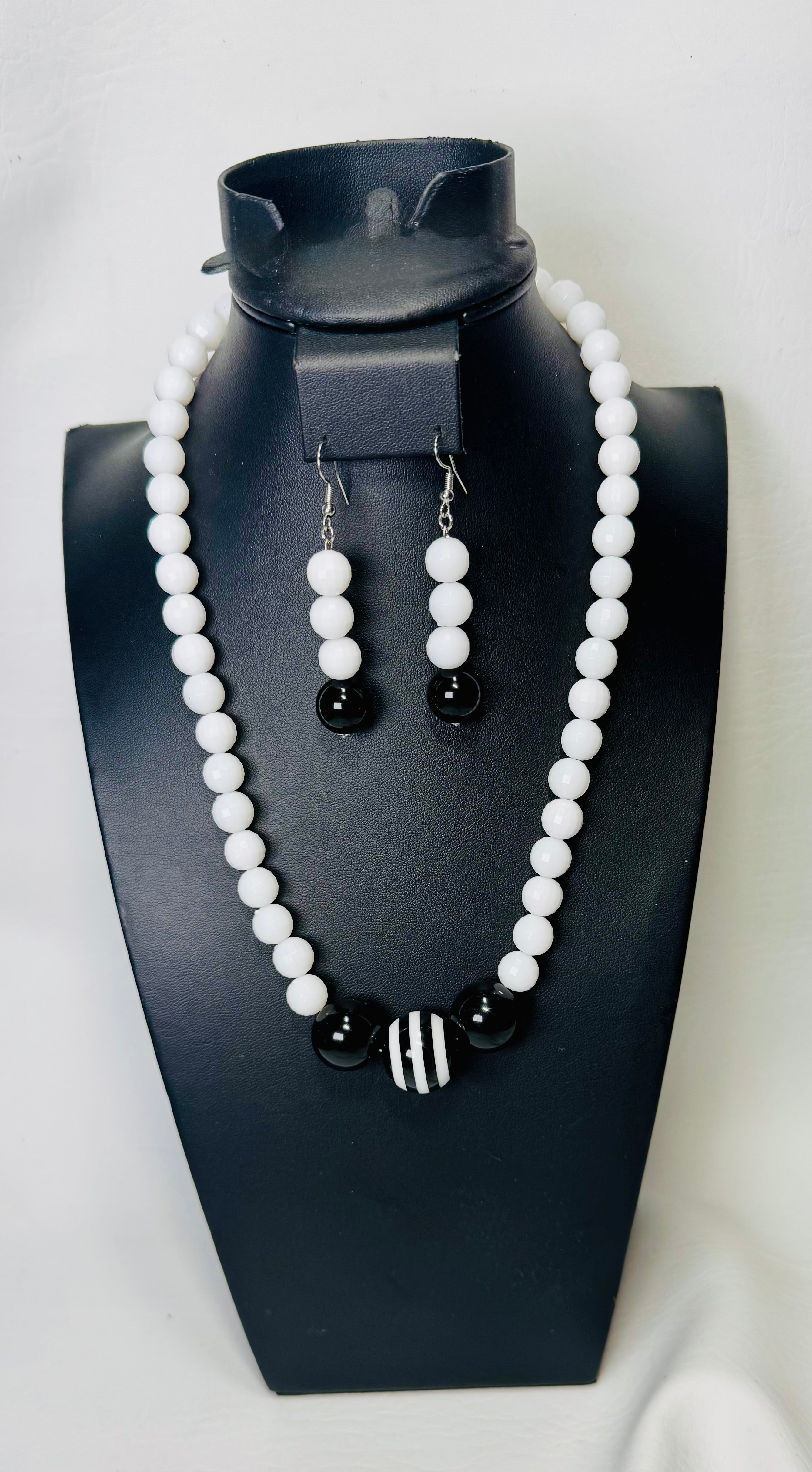 “White Lace Radiance” Necklace & Earrings Set