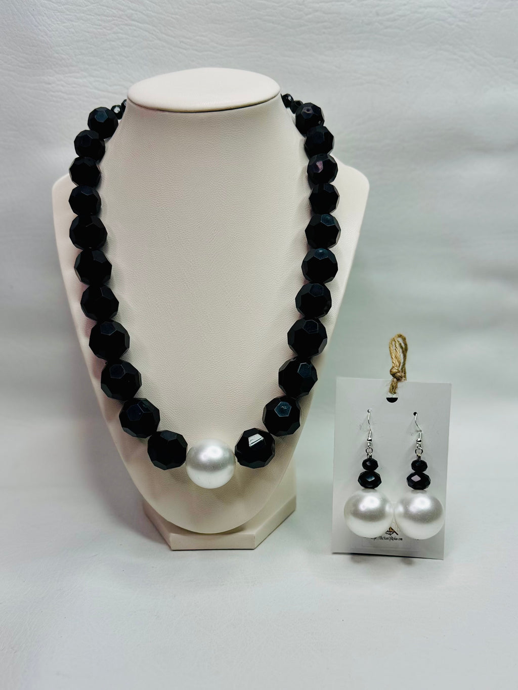 “MIDNIGHT PEARL” Necklace & Earrings Set
