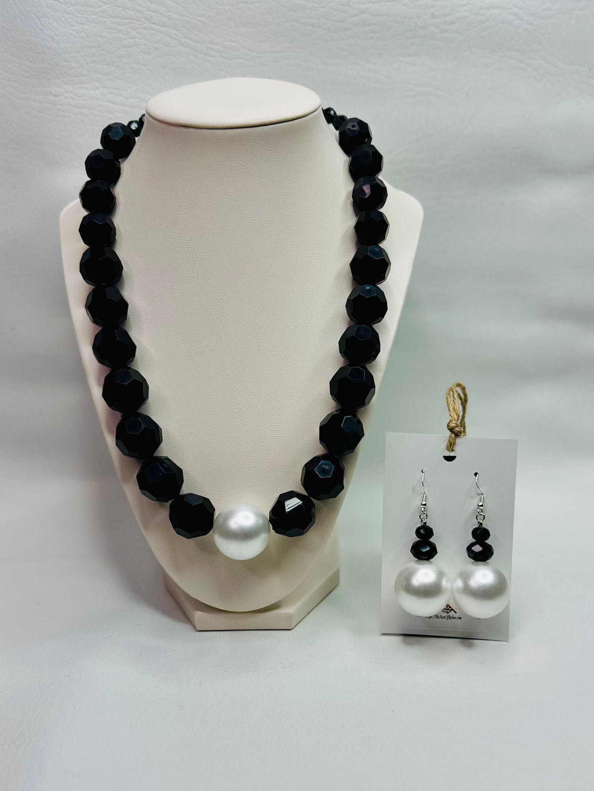 “MIDNIGHT PEARL” Necklace & Earrings Set