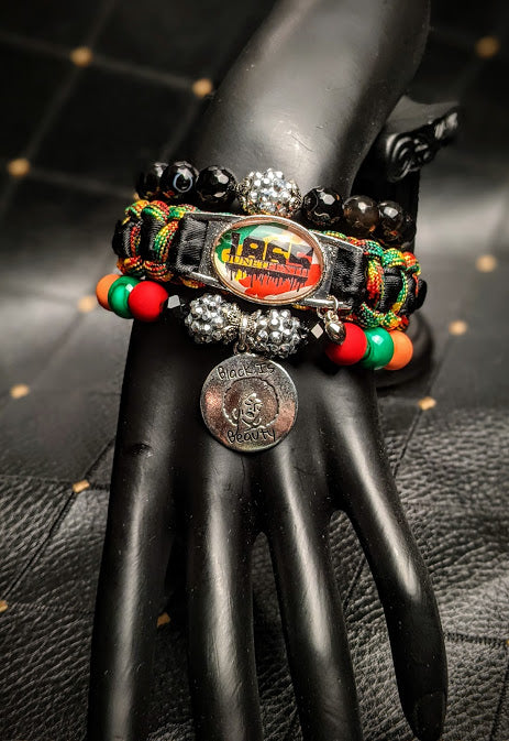 Show your support for a timeless cause with the "1865" Bracelet Set. Made with the finest materials and expert craftsmanship, this bracelet spreads heritage and style. Join the movement and make a statement with this top-notch accessory.